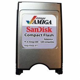 PCMCIA-CompactFlash-Adapter für Amiga 600 und 1200 vor weißem Hintergrund